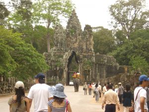 Walking-Angkor